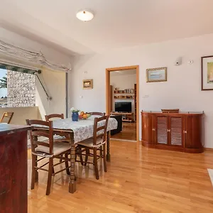https://apartment-bruno-trogir.hotels-in-trogir.com